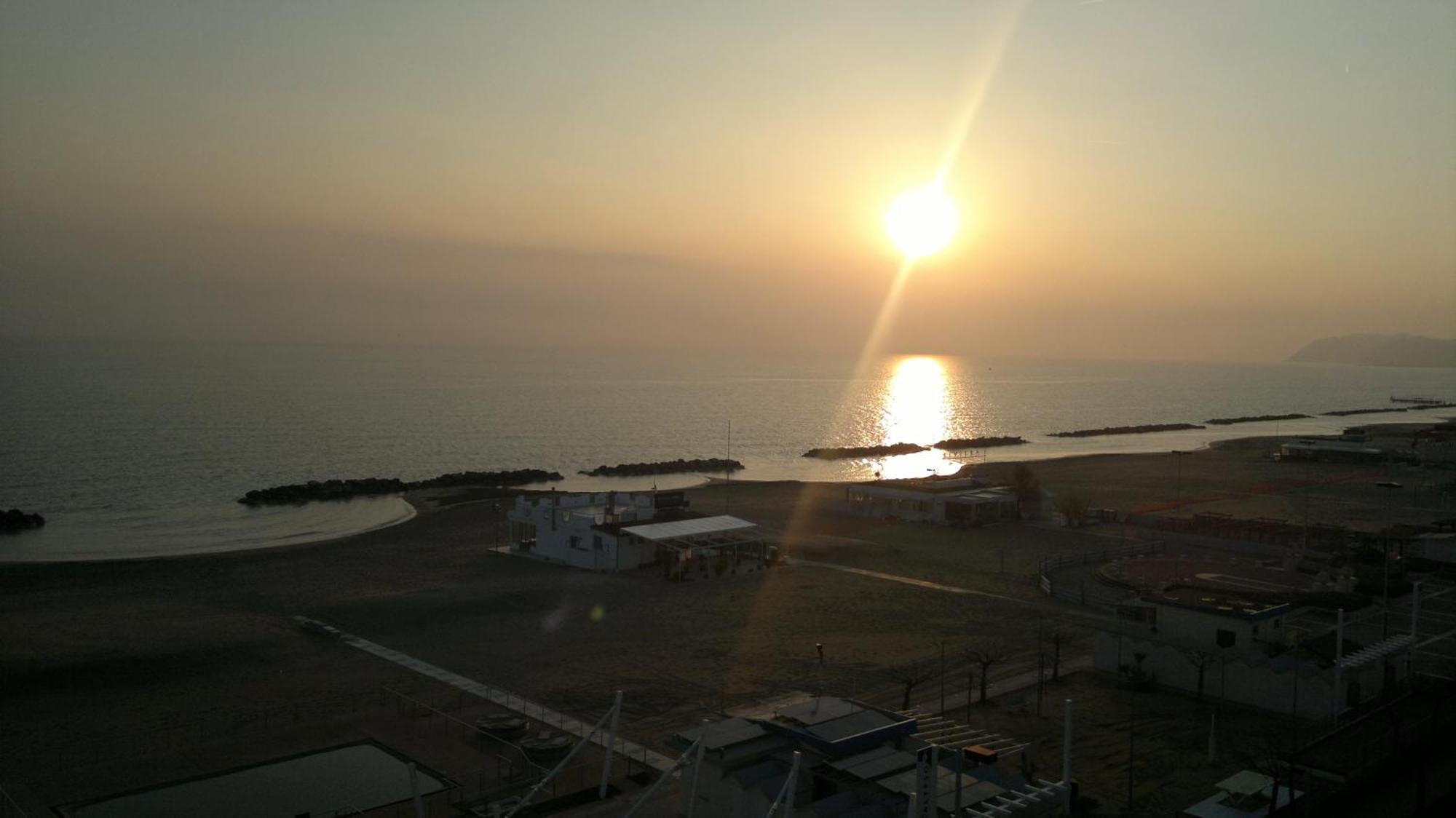 Hotel Touring Misano Adriatico Buitenkant foto