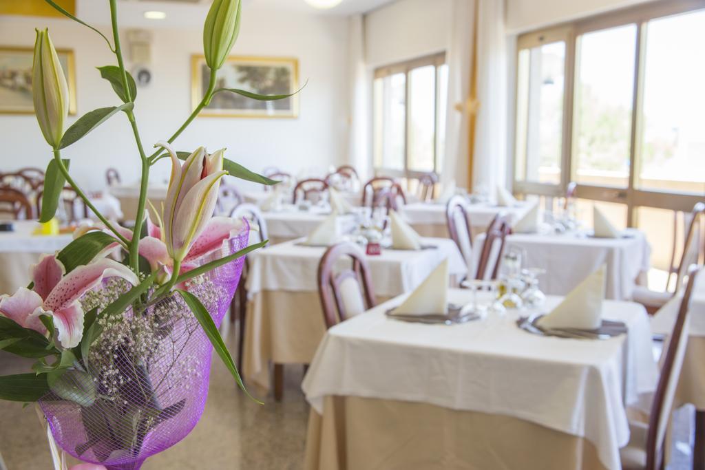 Hotel Touring Misano Adriatico Buitenkant foto