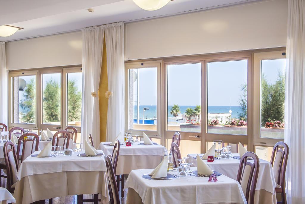 Hotel Touring Misano Adriatico Buitenkant foto
