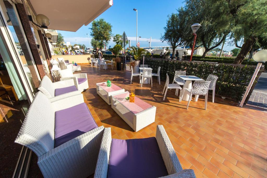 Hotel Touring Misano Adriatico Buitenkant foto