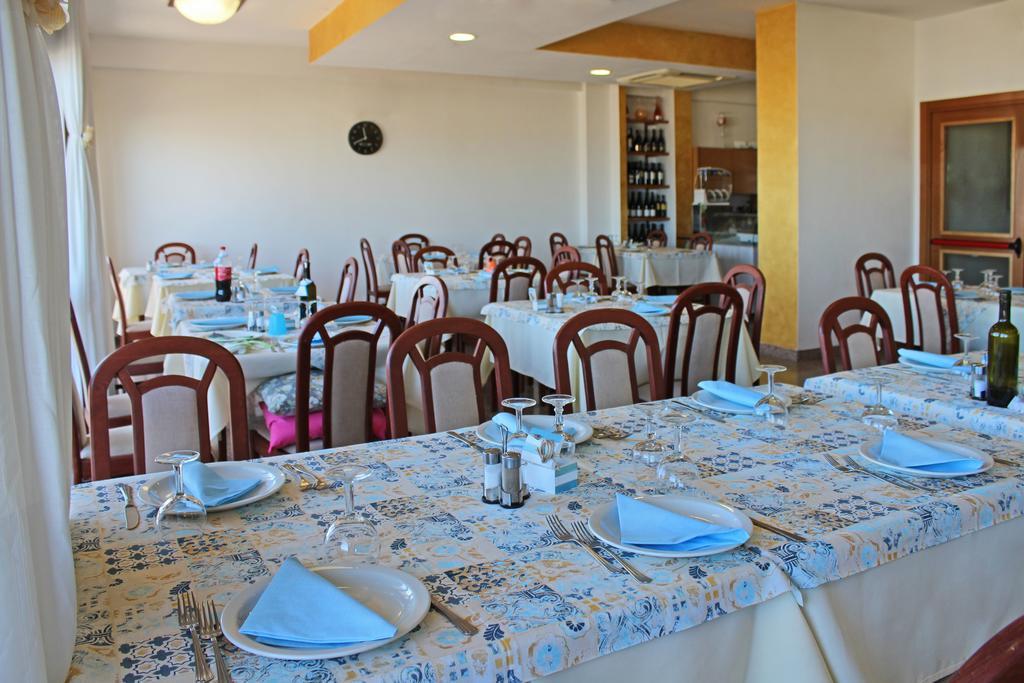 Hotel Touring Misano Adriatico Buitenkant foto