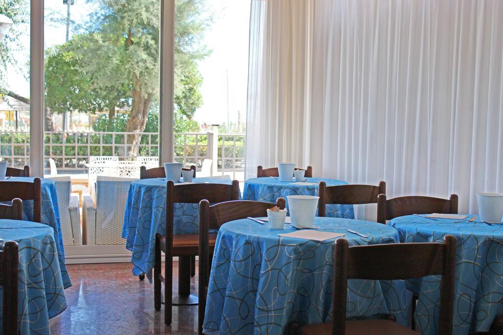 Hotel Touring Misano Adriatico Buitenkant foto