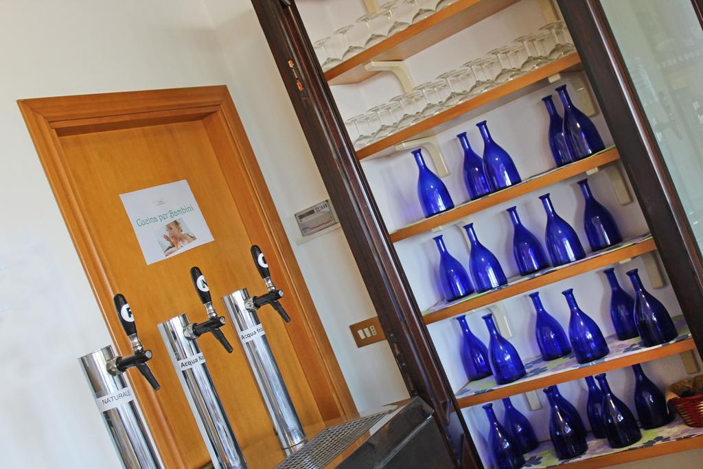 Hotel Touring Misano Adriatico Buitenkant foto