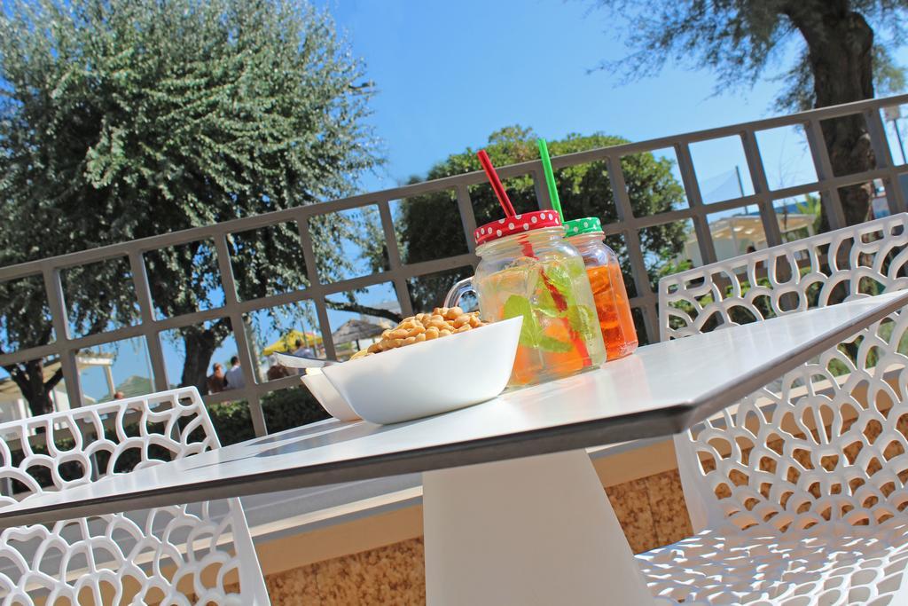 Hotel Touring Misano Adriatico Buitenkant foto