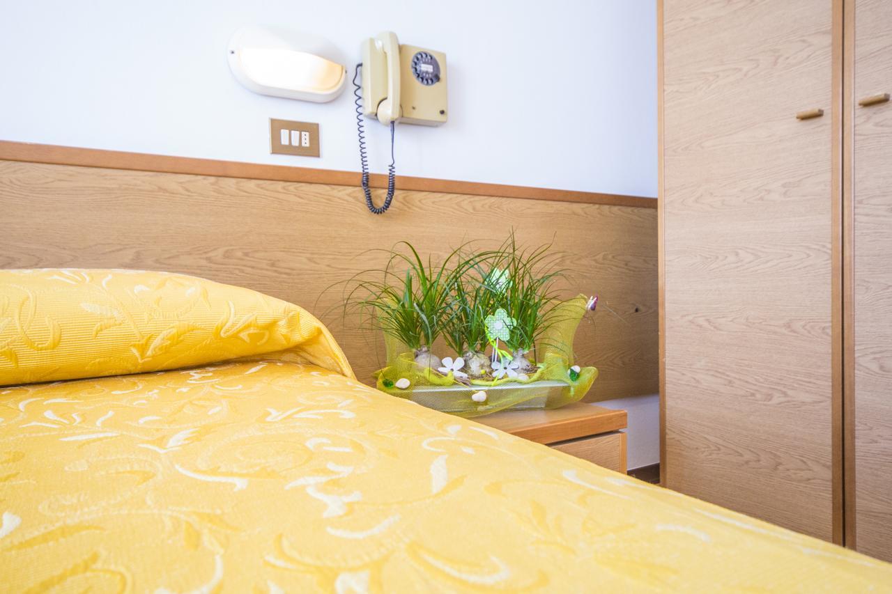 Hotel Touring Misano Adriatico Buitenkant foto